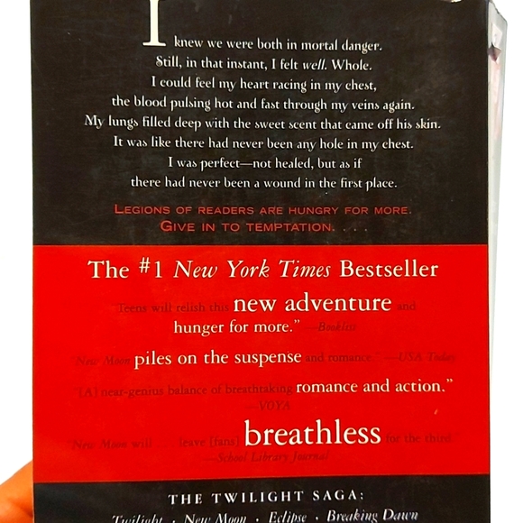 First Two Books from the Twilight Saga- Twilight & New Moon by Stephanie Meyer - Picture 8 of 11